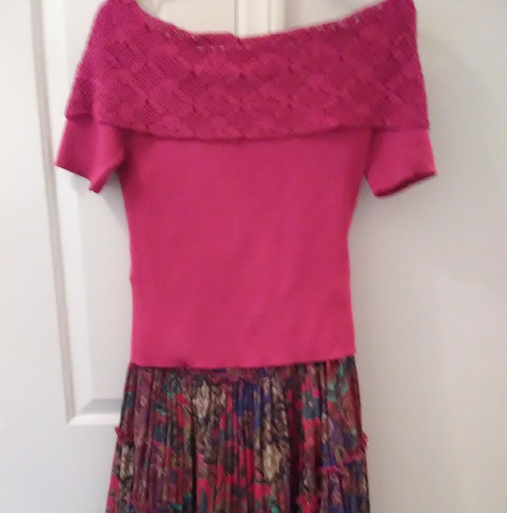Karen Kane P/M Off the shoulder knit .
